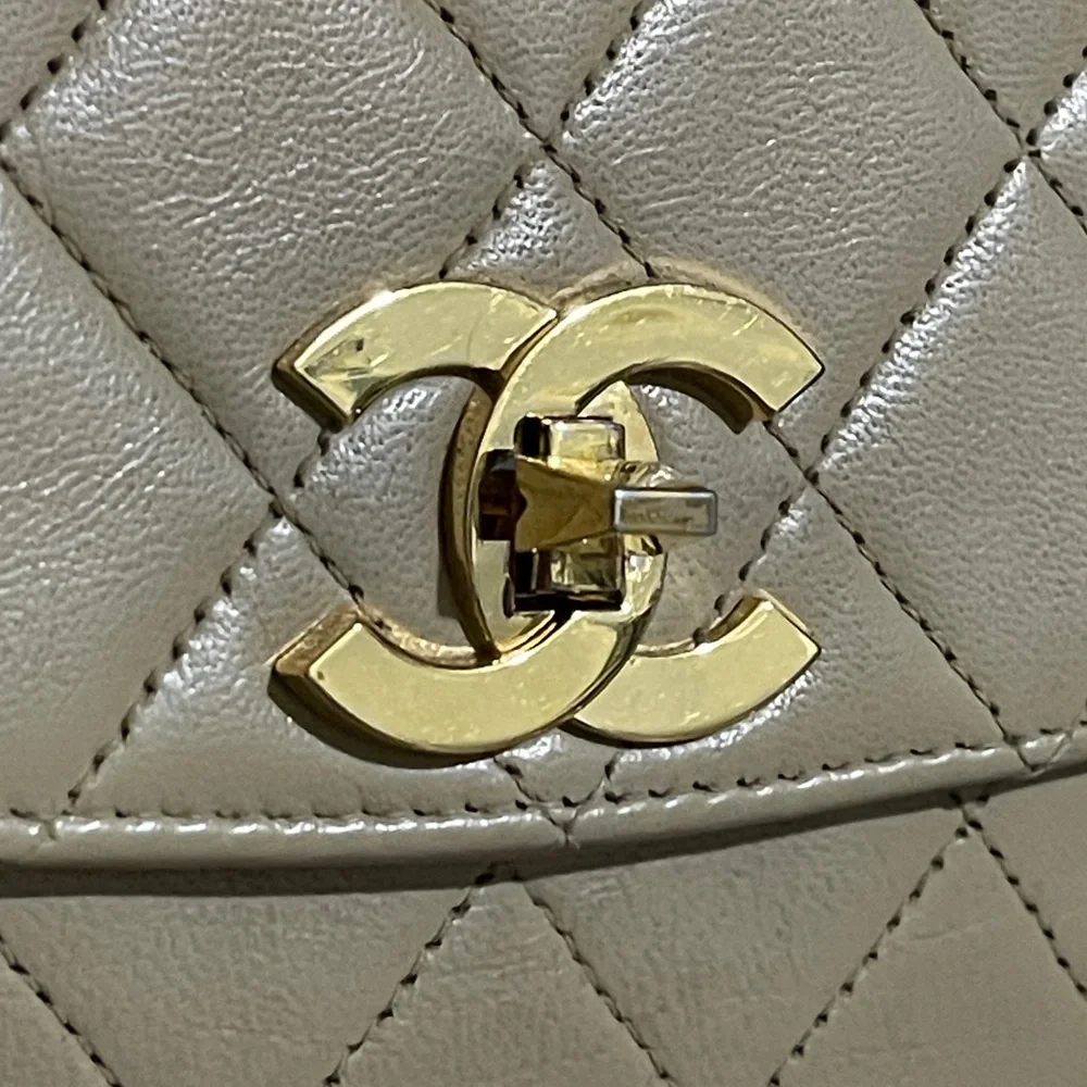 Auth CHANEL Beige Single Flap Shoulder Chain Bag 24k Gold CC Quilted Lambskin - Picture 2 of 11